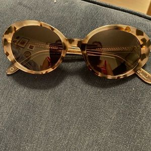 Like new Krewe sunglasses in Laurel style. Sunday Matte Tortoise design.